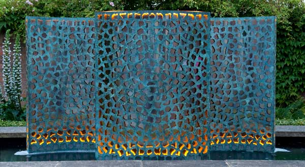 Contemporary water walls made of bronze