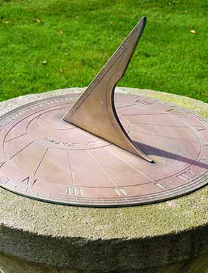 180mm Diameter Black Country Metal Works Polished Brass Cat and Mouse Ornamental Sundial 