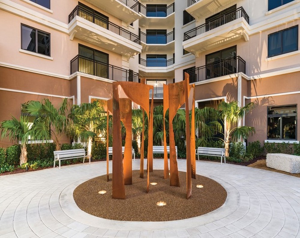 glide public sculpture