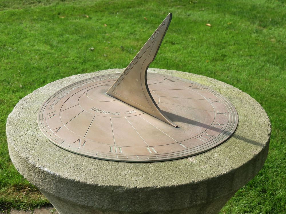 how to read david harber's horizontal sundial in brass