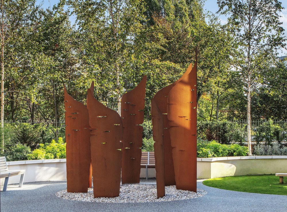 Taylor Wimpey public sculpture at Emerald Gardens